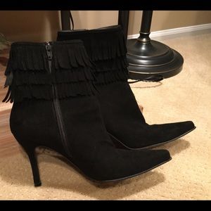 Stuart Weitzman black suede fringe boots size 8